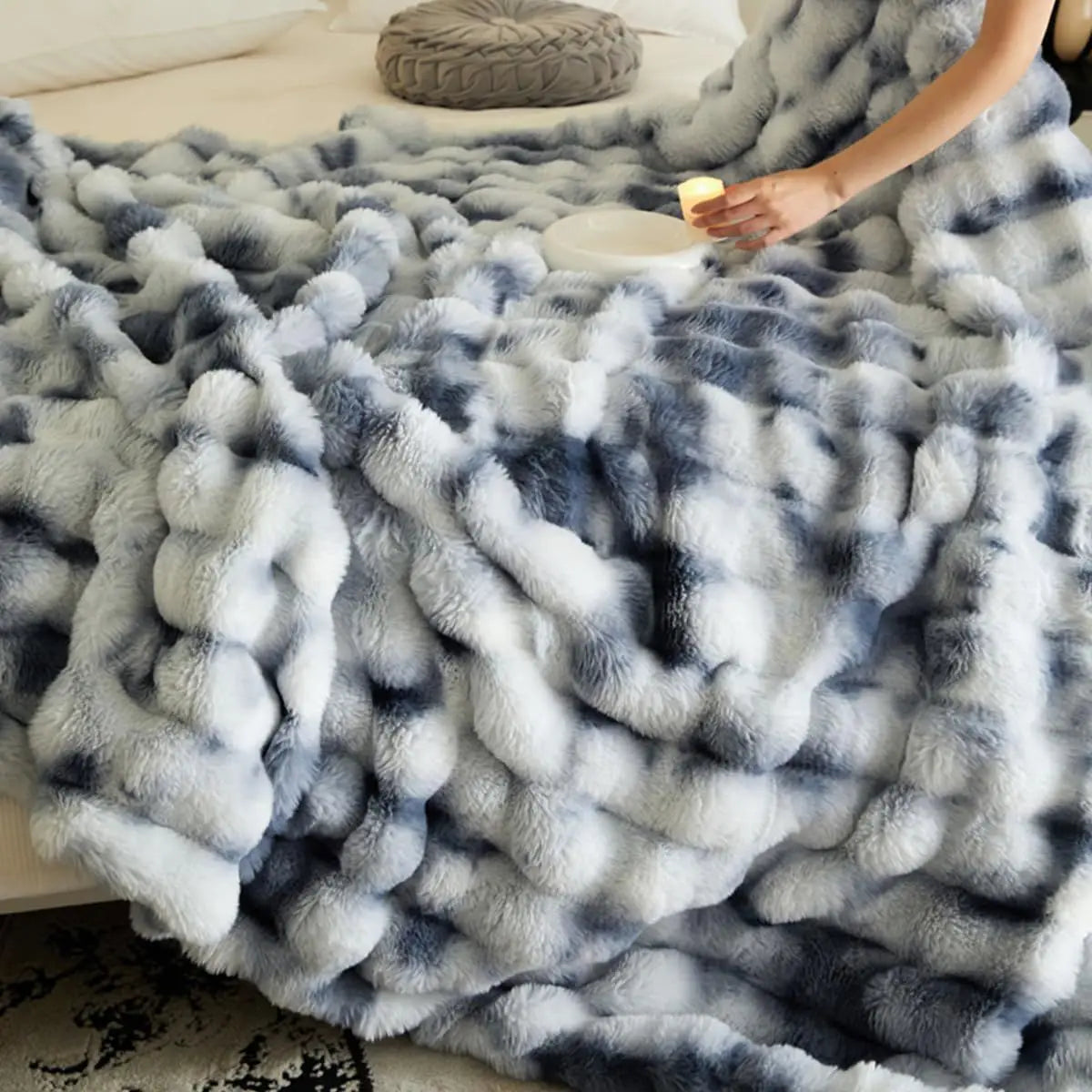 Luxury Ultra-Soft Fluffy Faux Rabbit Fur Throw Blanket Thick Warm Bubble Bed Cozy Plush Reversible for Couch Chair or Sofa